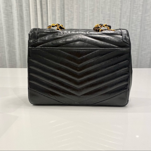 ❌SOLD❌Vintage Chanel Chevron Flap (firm price) - Picture 2 of 10